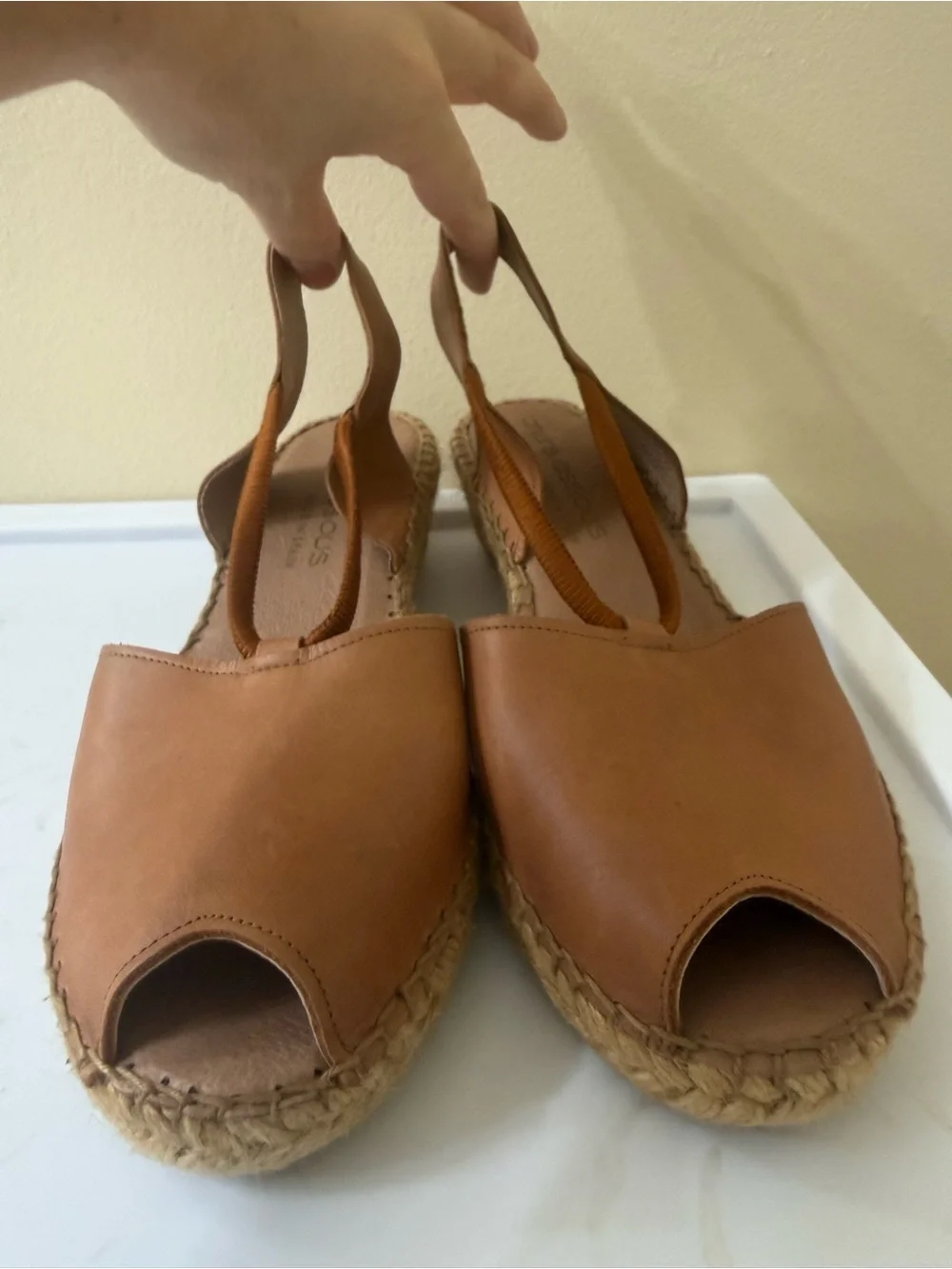 NWOT Andre Assous 10 Leather Espadrille Wedge Slingback Sandal Cognac Spanish